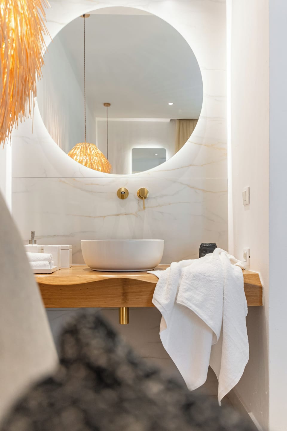 Shower, hair dryer, slippers, bidet