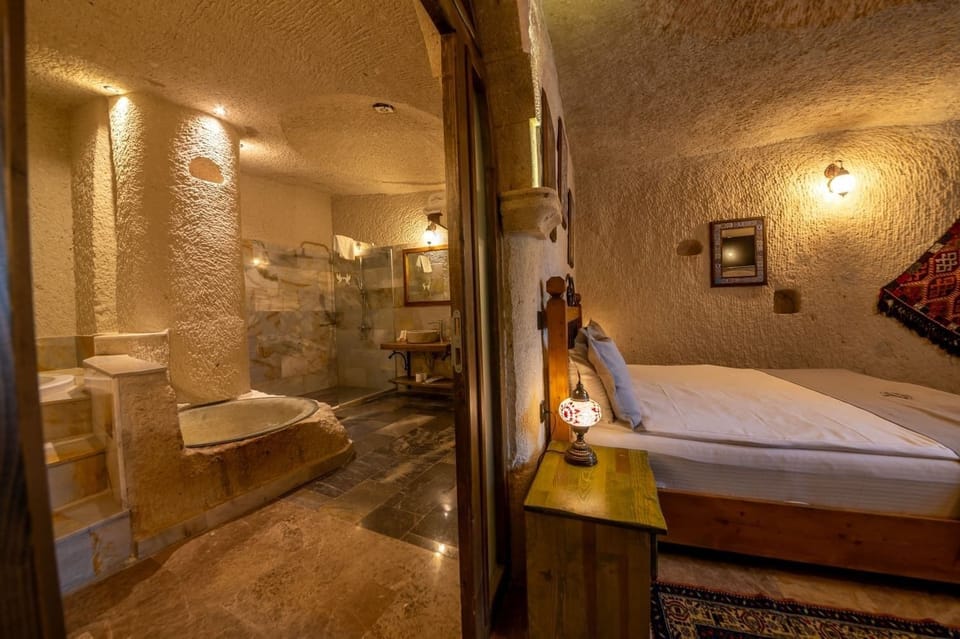 Luxury Room | Desk, laptop workspace, soundproofing, iron/ironing board