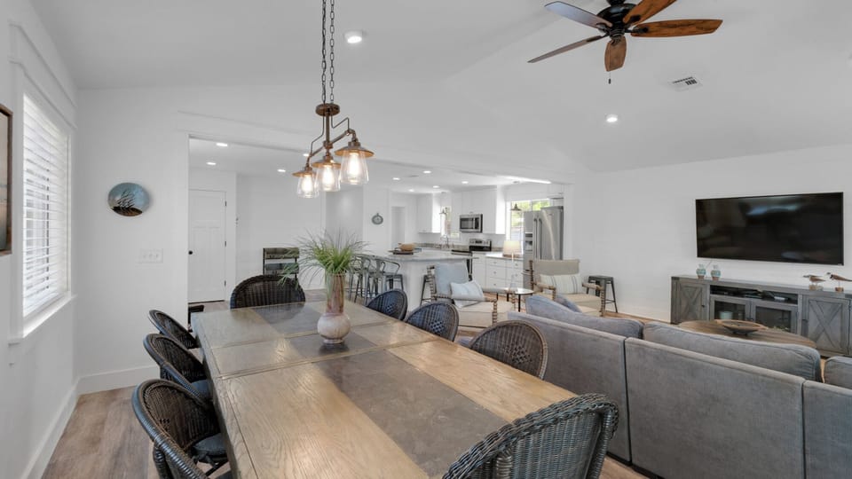 House, Patio, Garden View (171 Seacrest) | In-room dining