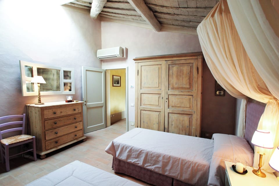 Classic Double or Twin Room | Minibar, soundproofing, free WiFi