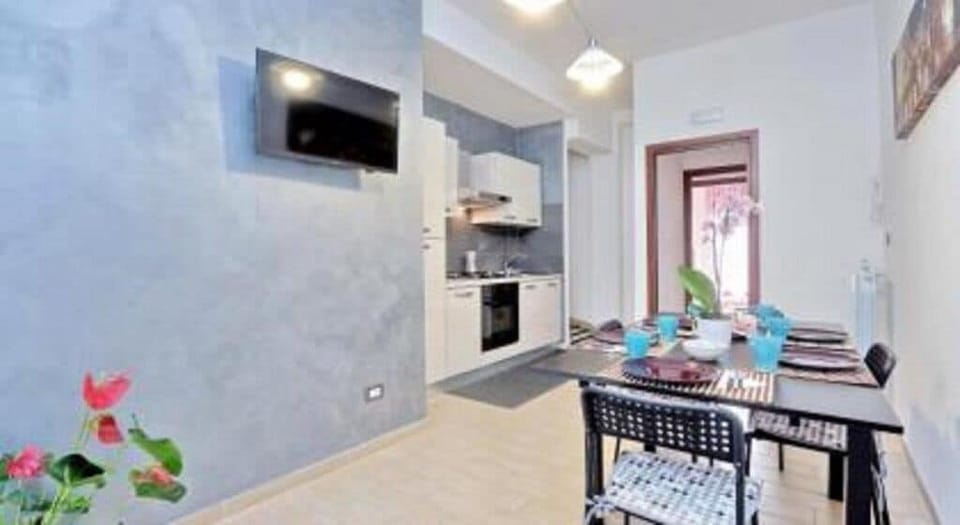 1 bedroom, down comforters, desk, free WiFi