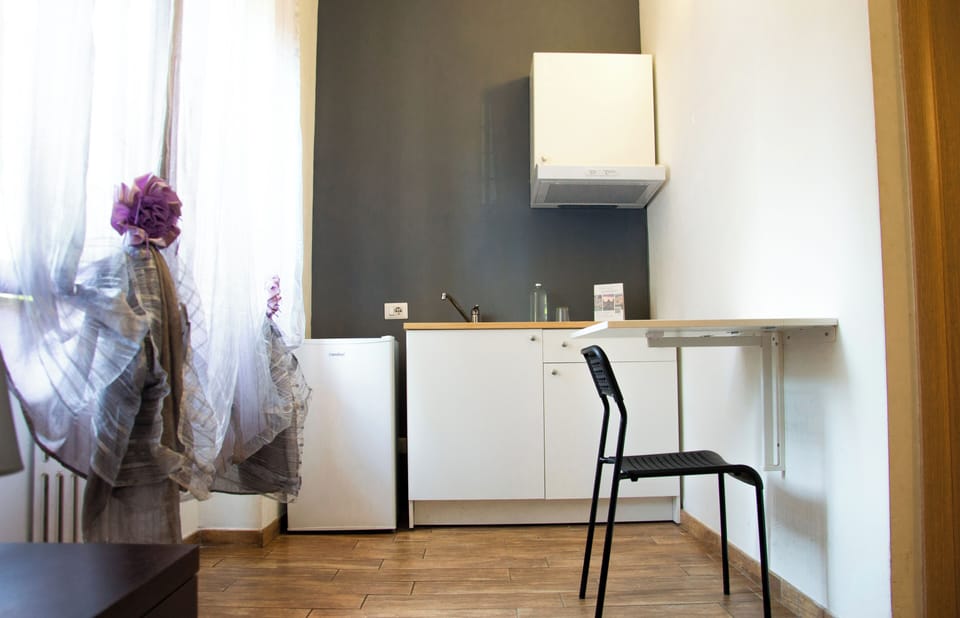 1 bedroom, down comforters, desk, free WiFi