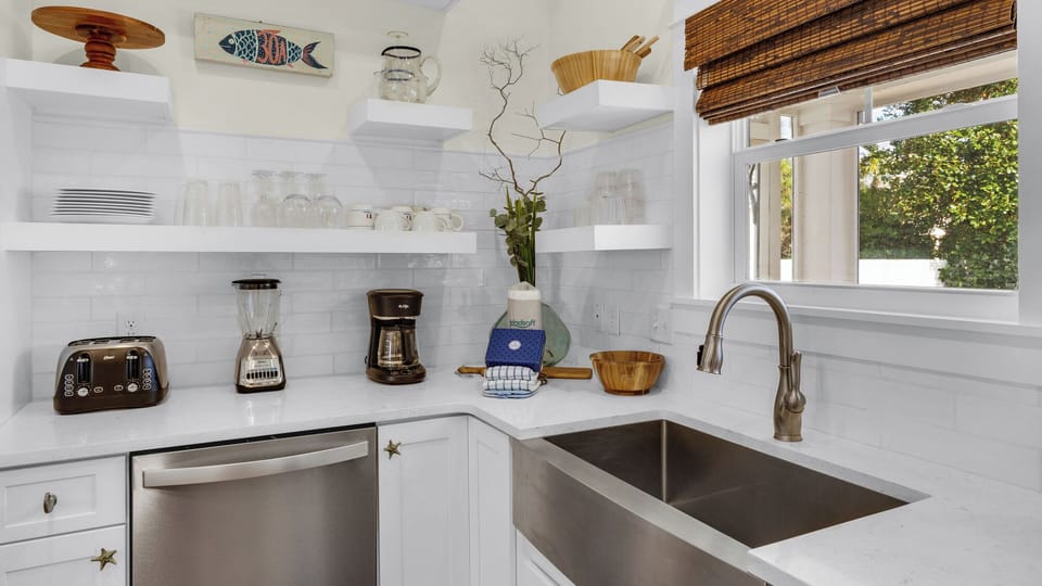 House, Multiple Beds, Patio, Garden View (Bijou by the Sea) | Private kitchen