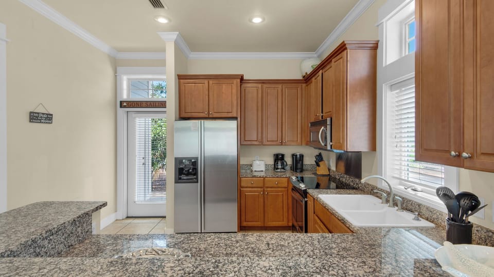 House, Multiple Beds, Patio, Garden View (Mermaids' Rest) | Private kitchen | Coffee/tea maker