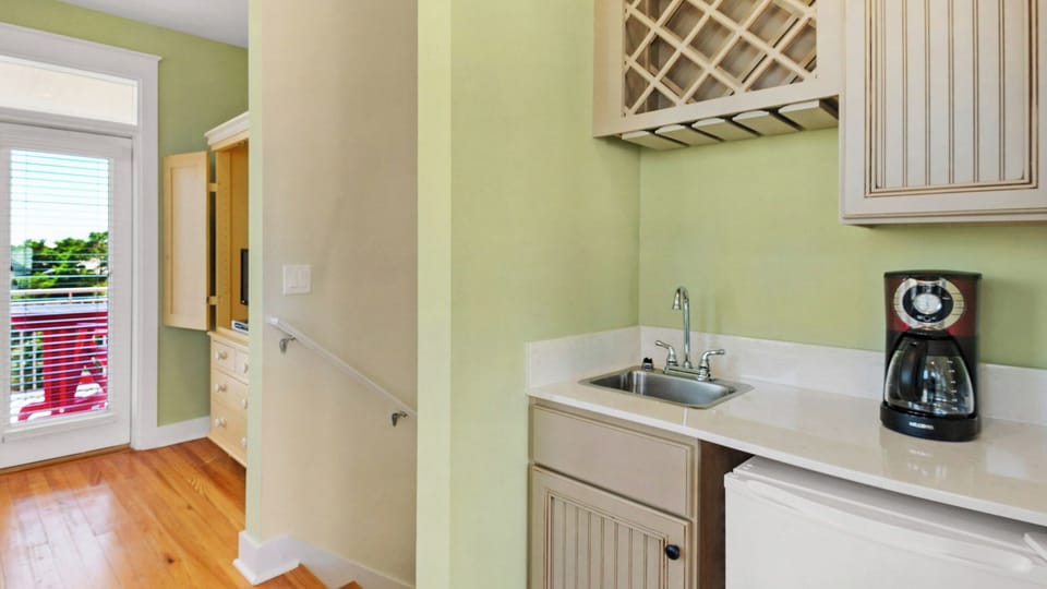 House, Multiple Beds, Patio, Garden View (Pink Flamingo) | Bathroom | Towels, toilet paper
