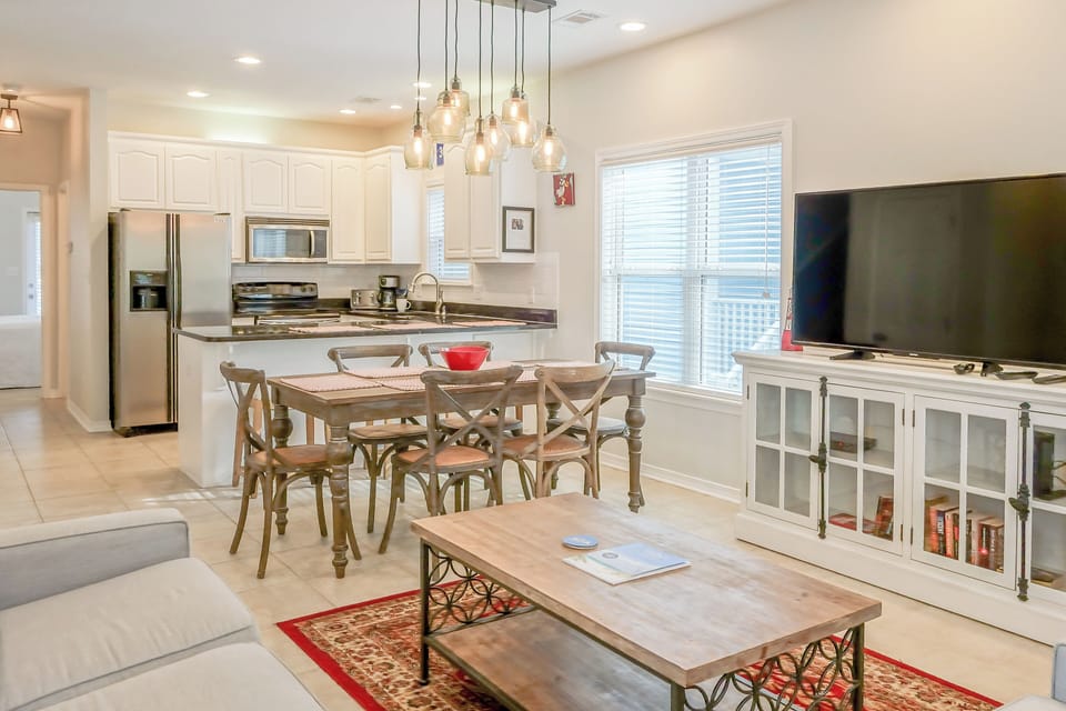 House, Multiple Beds, Patio, Garden View (Even Keel) | In-room dining