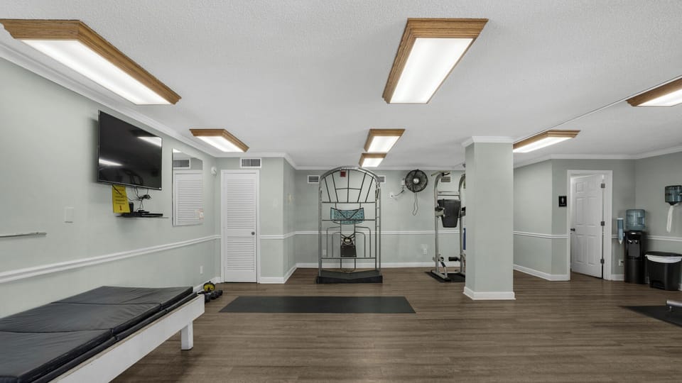 Condo, Multiple Beds, Balcony, Ocean View (Regency Towers Unit 725) | Interior
