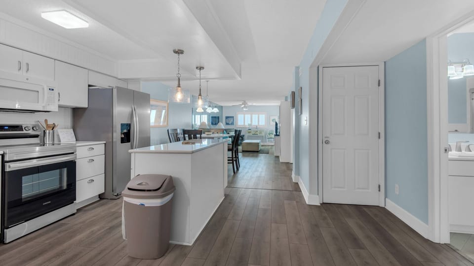 Condo, Multiple Beds, Balcony, Ocean View (Regency Towers Unit 725) | Private kitchen | Coffee/tea maker