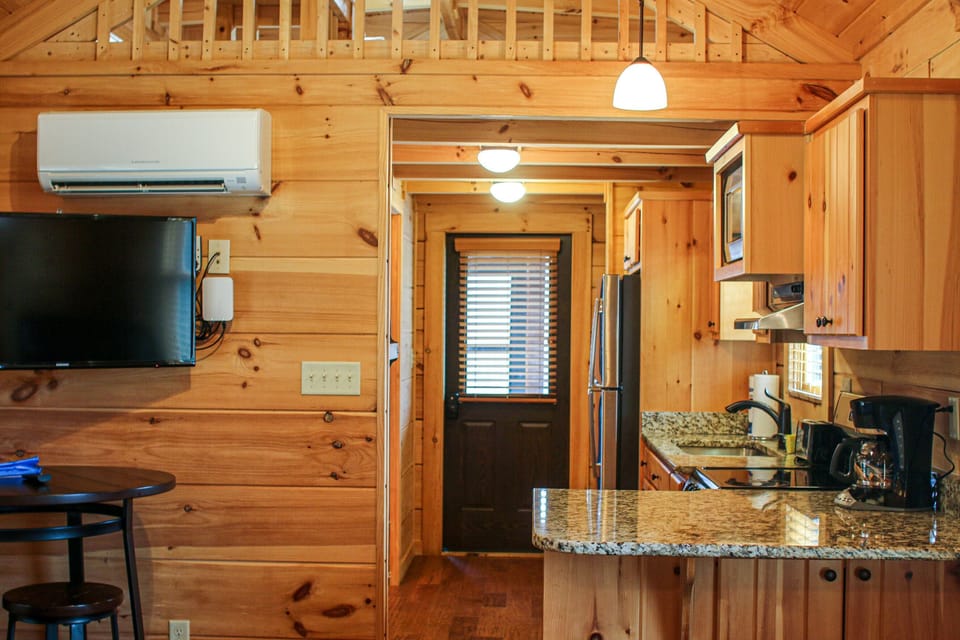 Cabin, 1 Queen Bed with Sofa bed | Blackout drapes, iron/ironing board, free WiFi