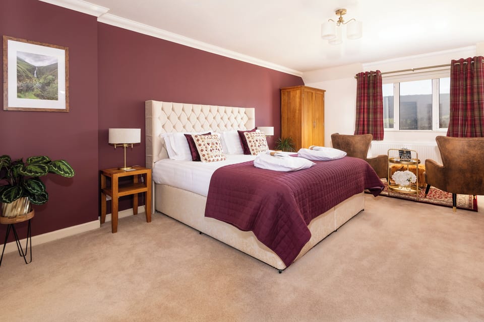 Junior Suite, Valley View | Hypo-allergenic bedding, desk, laptop workspace, iron/ironing board