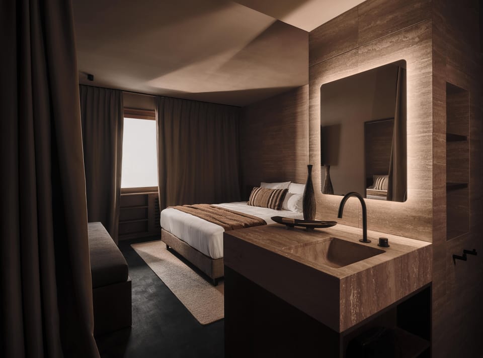 Hypo-allergenic bedding, minibar, in-room safe, iron/ironing board