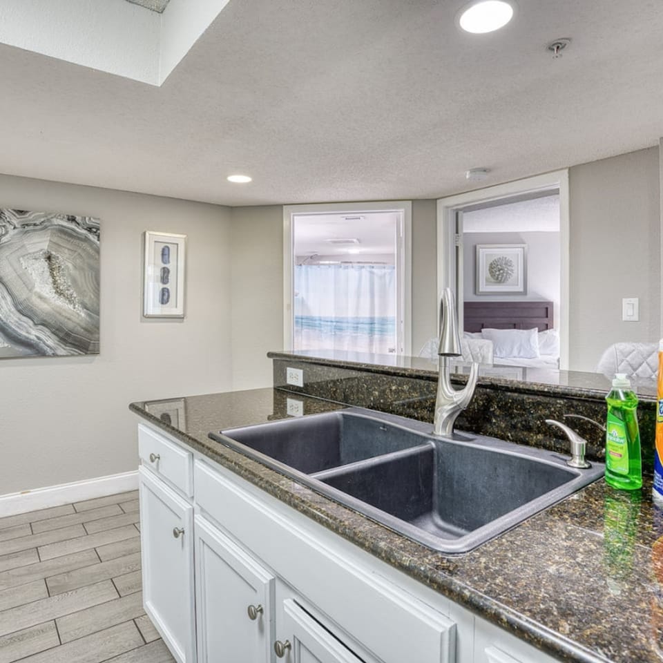 House | 1 bedroom, desk
