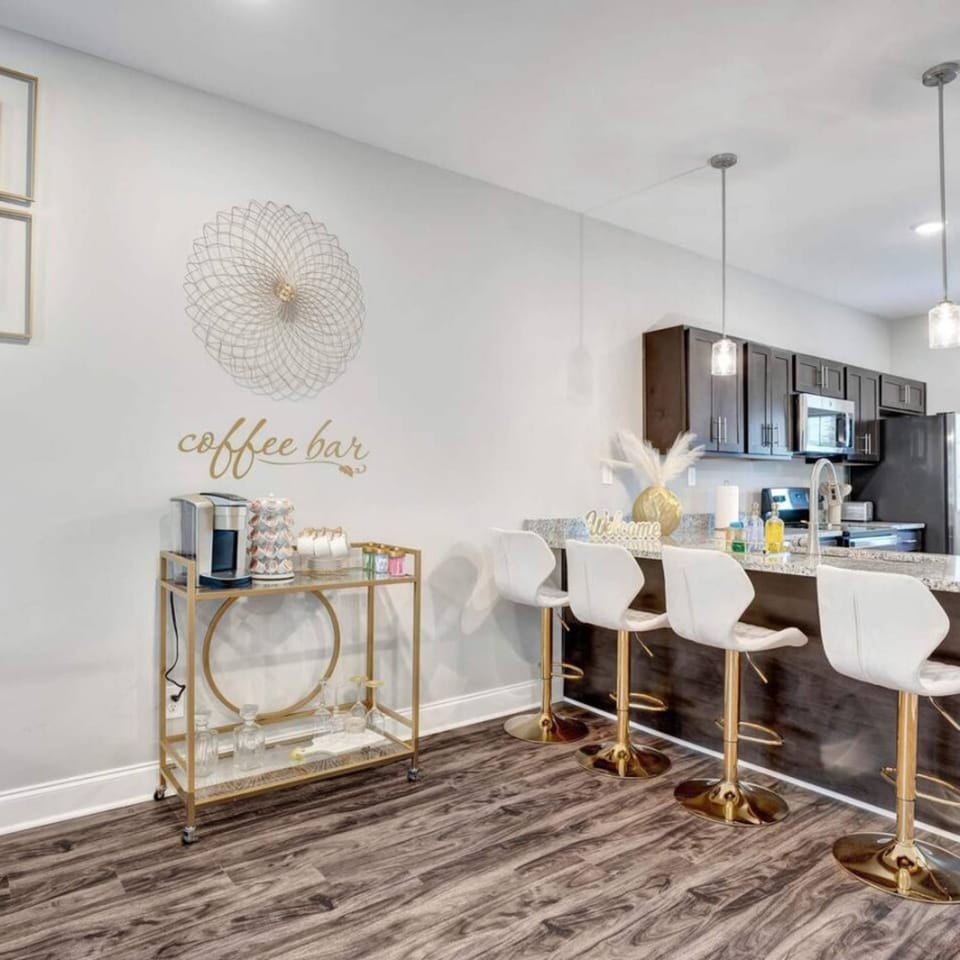 House | 2 bedrooms, desk