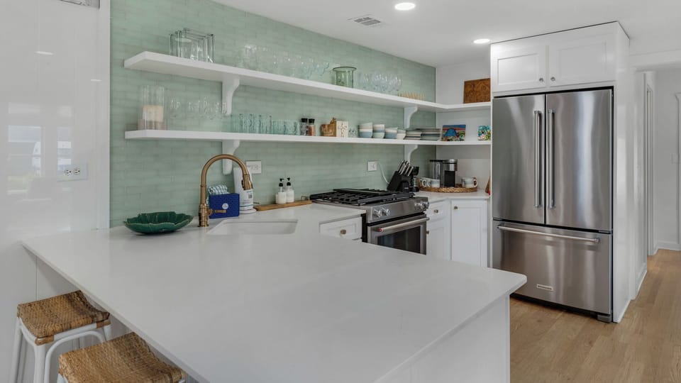 House, Multiple Beds, Pool Access, Pool View (Grayt Fun) | Private kitchen