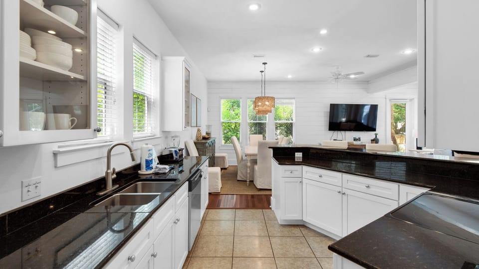 House, Multiple Beds, Pool Access, Pool View (139 N Ryan St) | Private kitchen | Fridge, oven, stovetop, dishwasher