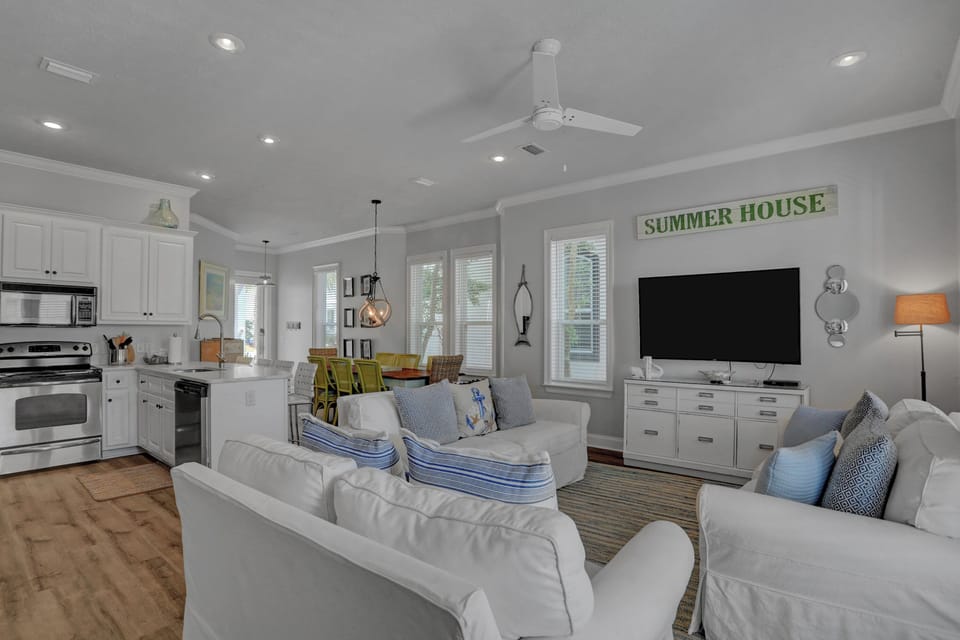 House, Multiple Beds, Patio, Pool View (The Real McCoy) | Living area