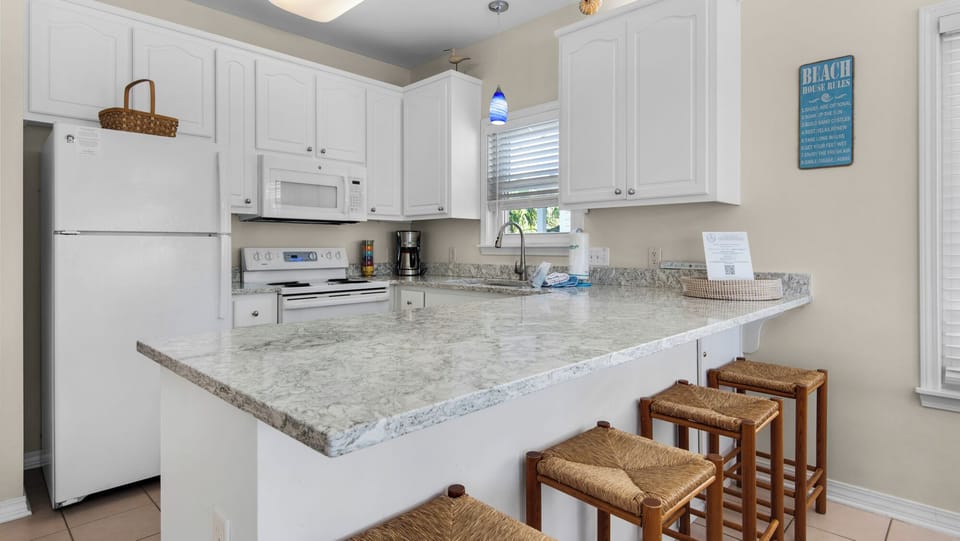 House, Multiple Beds, Patio, Garden View (Breakaway) | Private kitchen