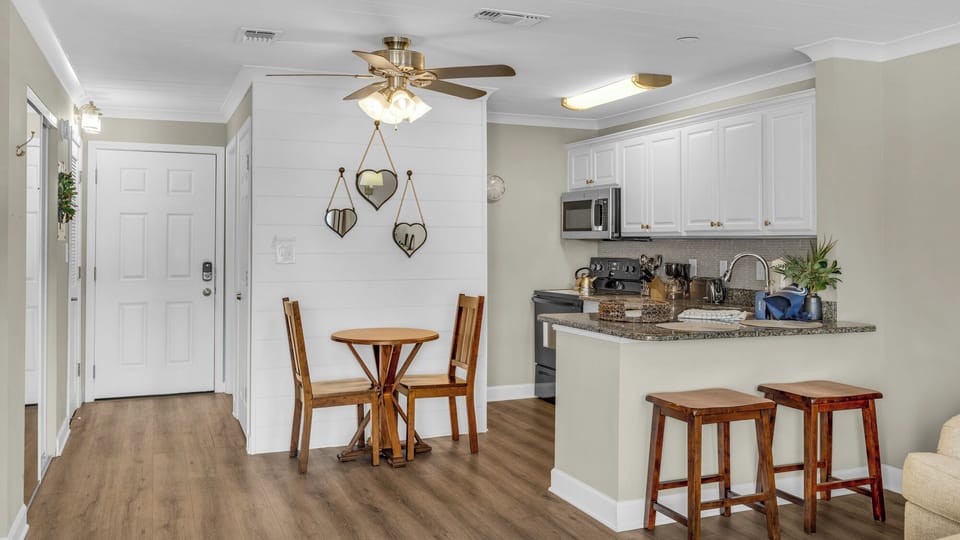 Studio, 1 Queen Bed, Kitchen, Garden View (Sandpiper Cove 8120 - No Pets Allowed) | Private kitchen