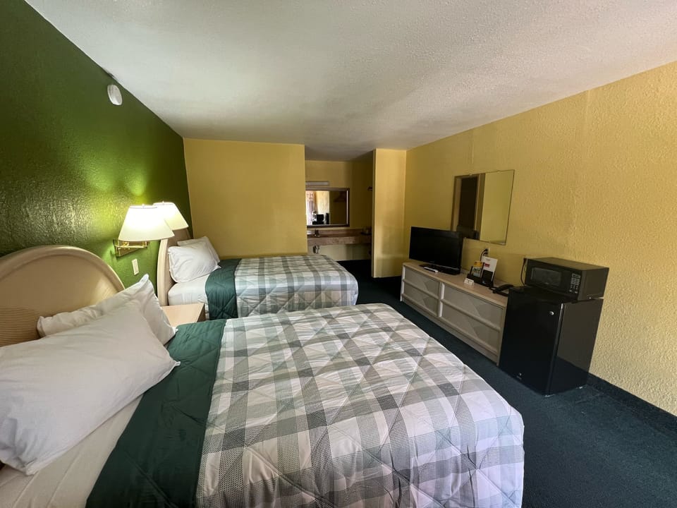 Standard Room, 2 Double Beds, Non Smoking | Bed sheets