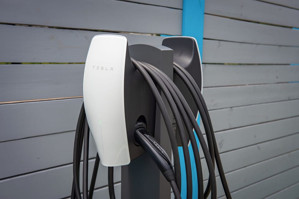 Electric vehicle charging station