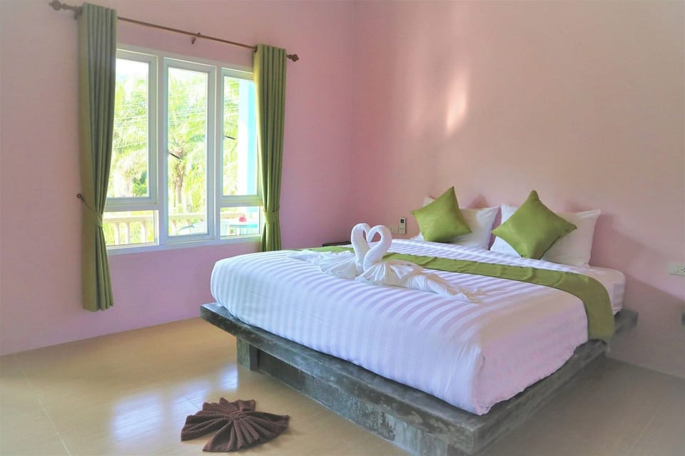 Standard Garden View | Minibar, blackout drapes, free WiFi, bed sheets