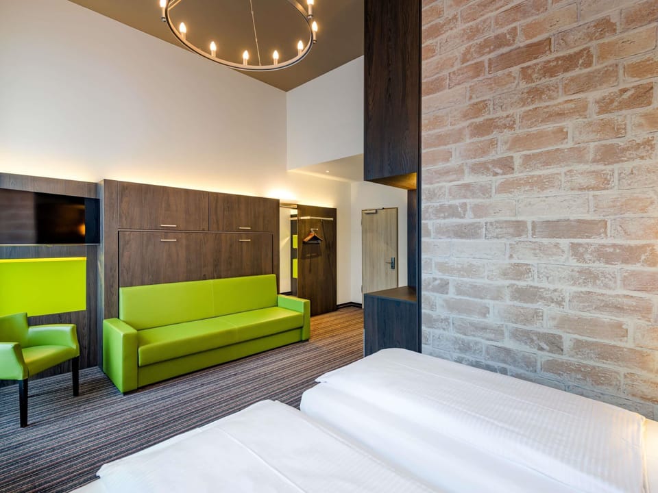 Family Twin Room (All Comfort) | In-room safe, desk, soundproofing, cribs/infant beds