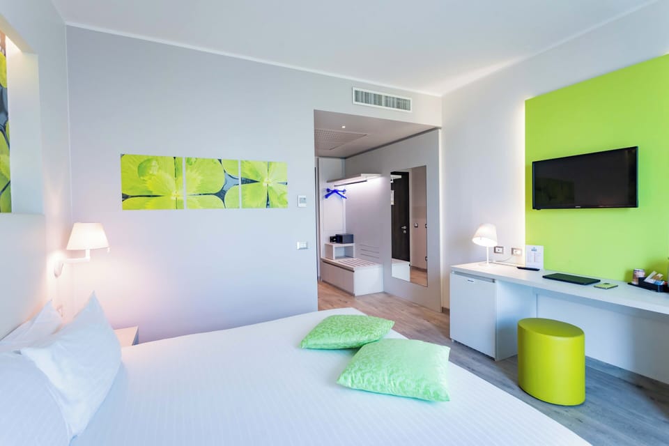 Superior Double Room | Premium bedding, minibar, in-room safe, desk
