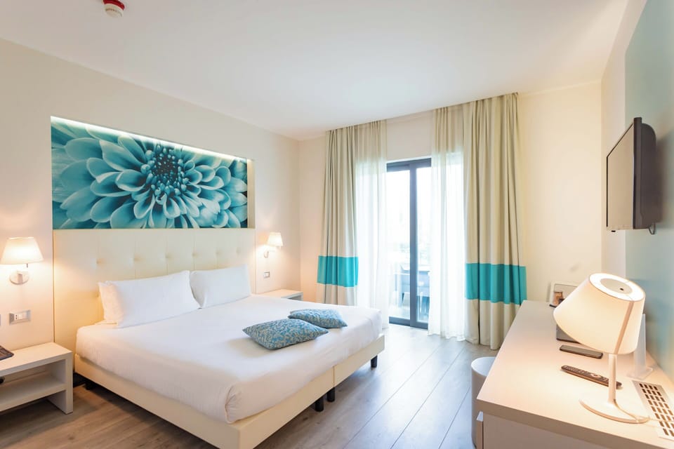Double Room | Premium bedding, minibar, in-room safe, desk