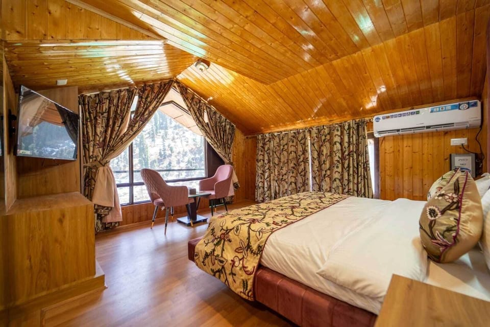 Premium Double Room, Balcony | Bathroom