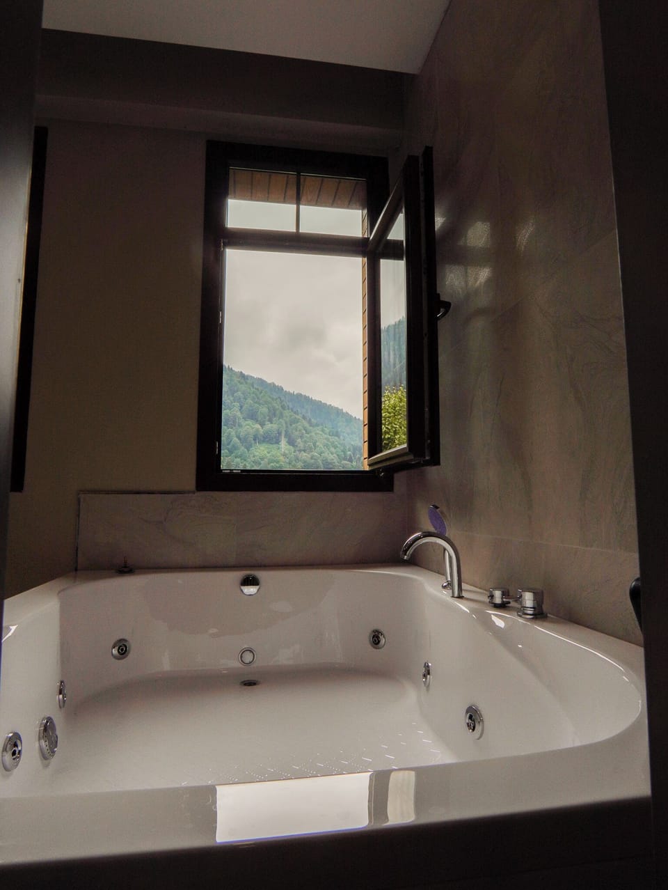 Comfort Room | Desk, soundproofing, free WiFi, wheelchair access