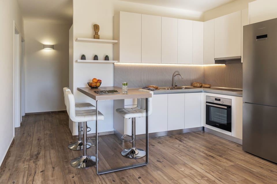 Deluxe Suite | Private kitchen | Oven, espresso maker, cookware/dishes/utensils, freezer
