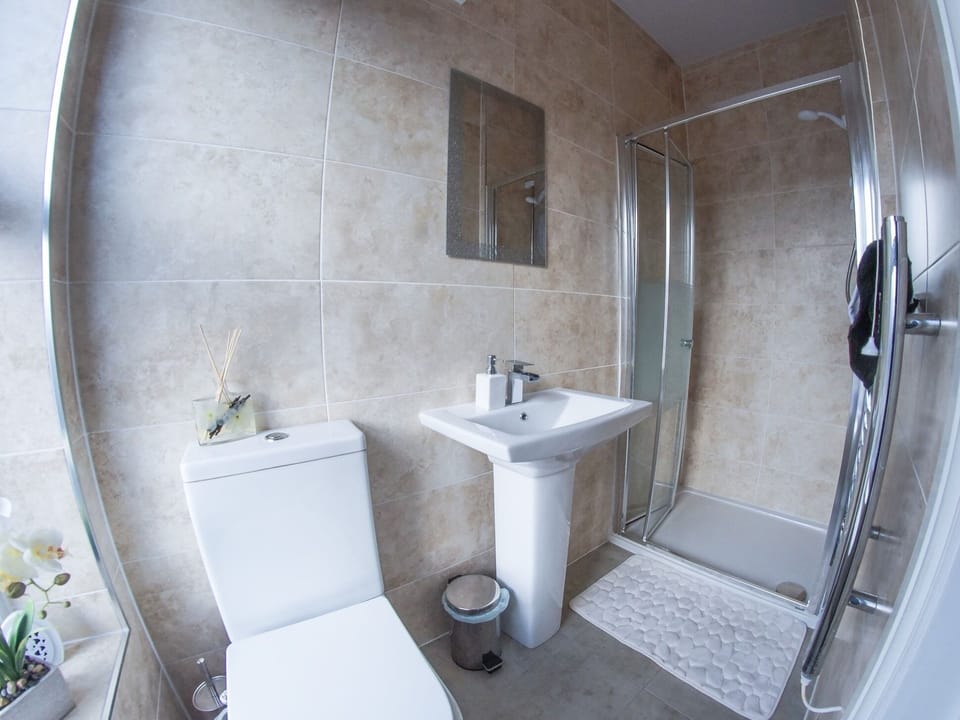 Premium Triple Room, Ensuite | Bathroom