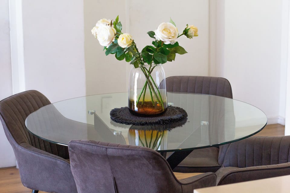 Luxury Apartment, City View | In-room dining