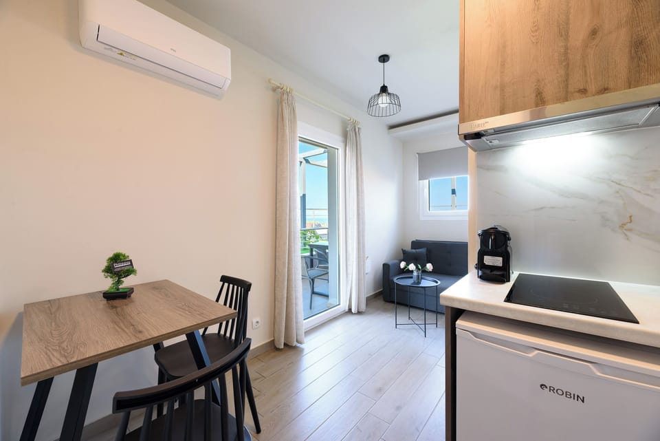 Comfort Apartment, Garden View | Private kitchen | Fridge, stovetop, espresso maker, coffee/tea maker