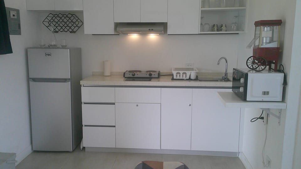 Full-size fridge, microwave, cookware/dishes/utensils