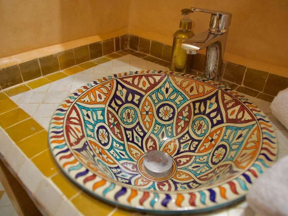 Deluxe Triple Room | Bathroom | Shower, designer toiletries, hair dryer, towels