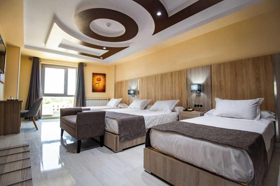 Executive Room | Desk, laptop workspace, WiFi (free)