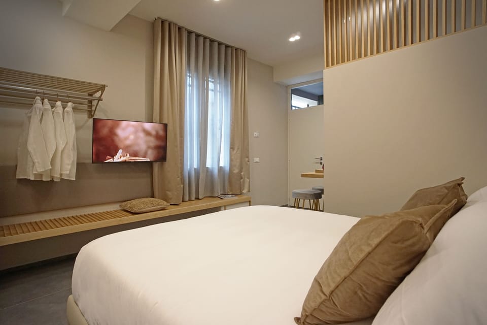 Luxury Apartment | In-room safe, desk, iron/ironing board, free WiFi