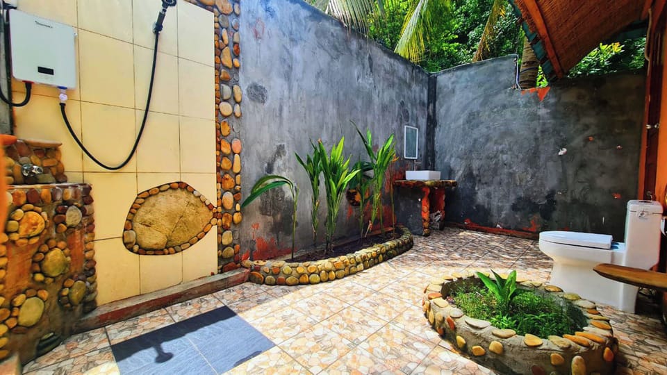 Family Room, 1 Bedroom, Garden View | Bathroom | Hair dryer, slippers, bidet, towels