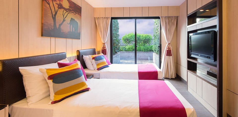 Deluxe Twin Room | Blackout drapes, iron/ironing board, free WiFi, bed sheets