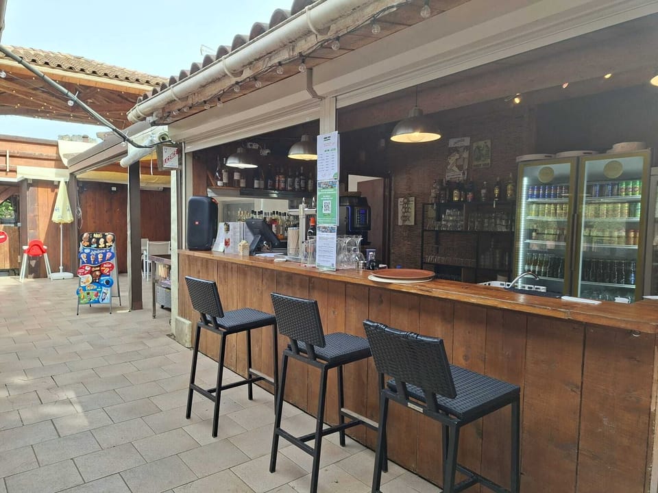 Poolside bar