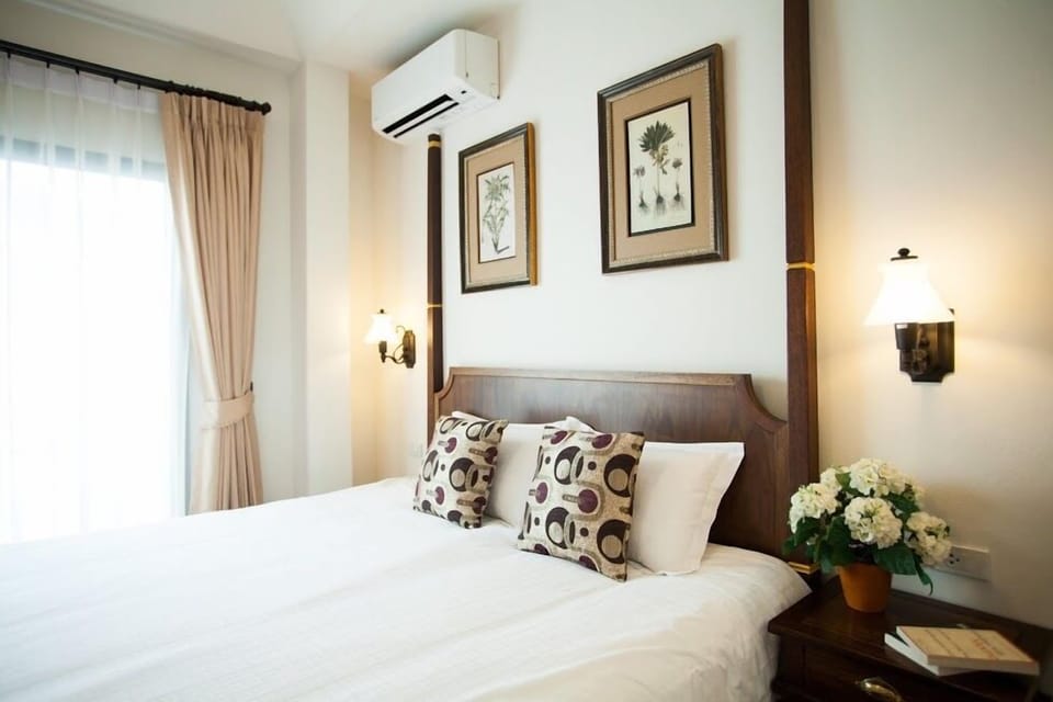In-room safe, desk, free WiFi