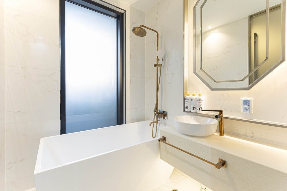 Standard Double Room | Bathroom | Hair dryer, bathrobes, slippers, towels