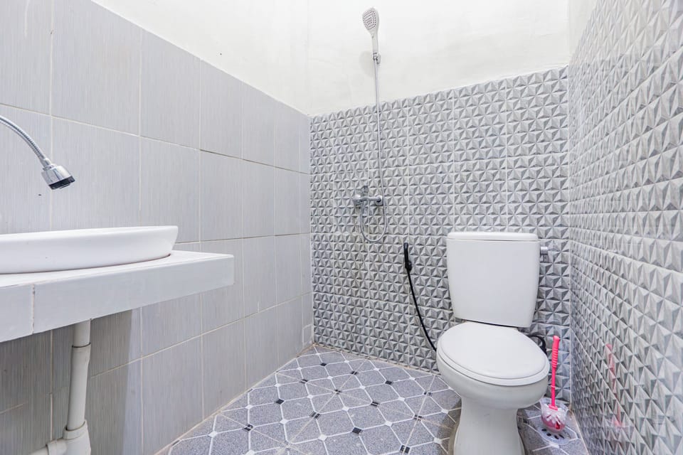 Standard Double Room | Bathroom | Shower, towels, soap