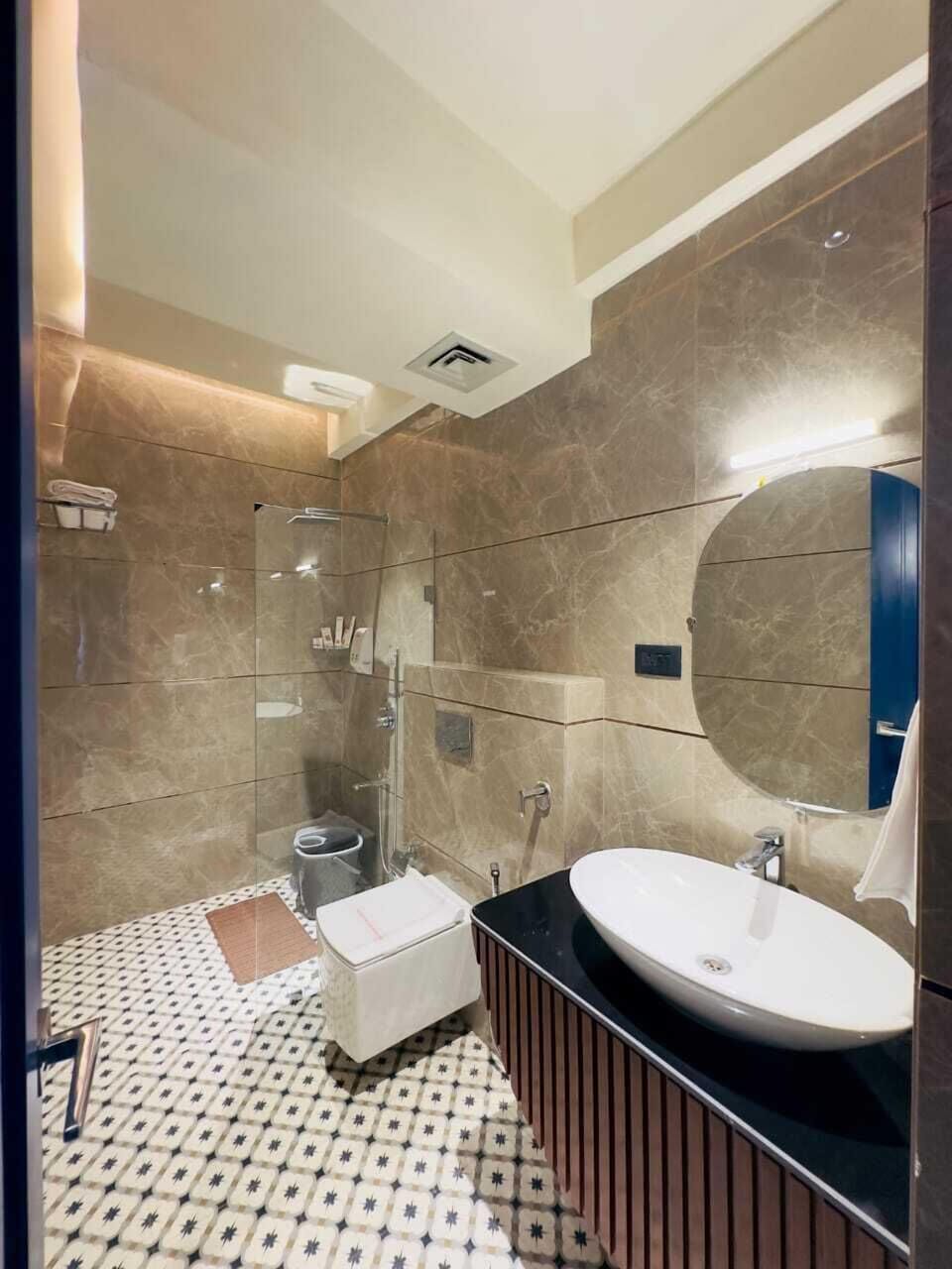 Family Suite | Bathroom