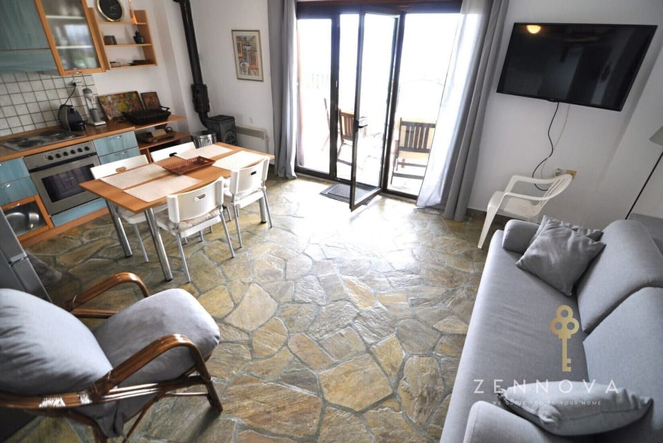 Family House, Harbor View | Private kitchen