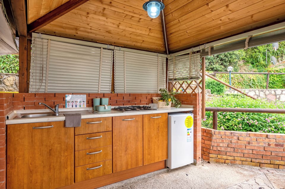 Bungalow, 1 Bedroom | Blackout drapes, cribs/infant beds, free WiFi, bed sheets
