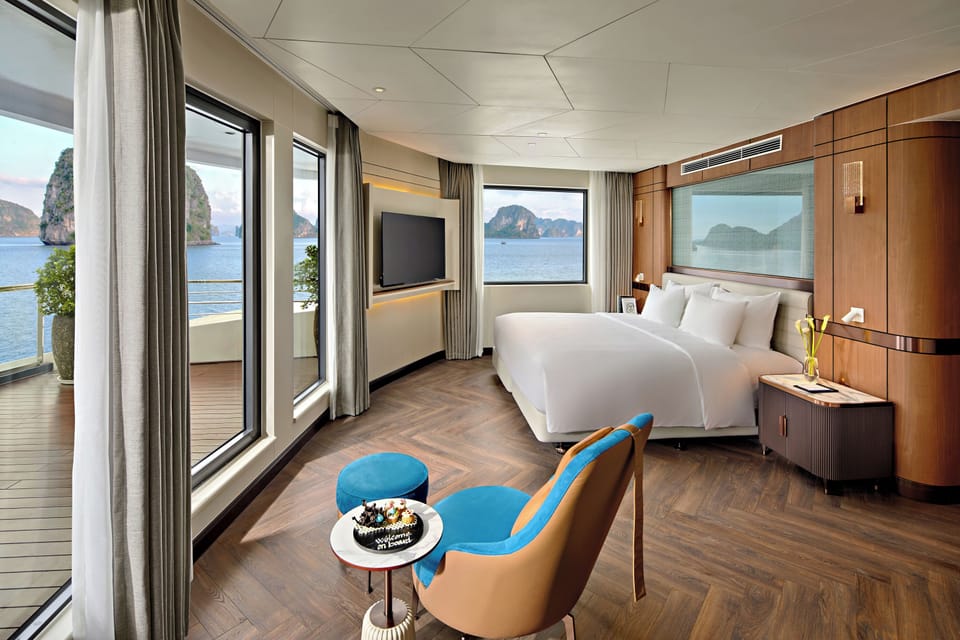 Essence Suite | In-room safe, desk, soundproofing, bed sheets