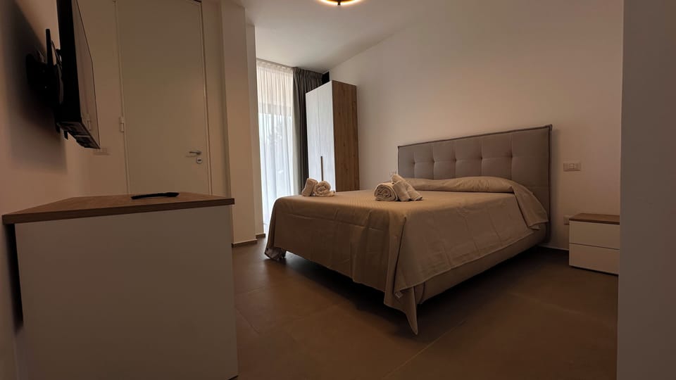 1 bedroom, desk, soundproofing, WiFi (free)