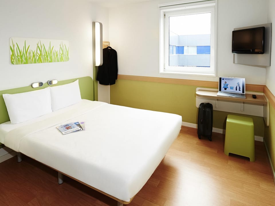 Economy Double Room, 1 Double Bed, Non Smoking | Hypo-allergenic bedding, desk, laptop workspace, blackout drapes